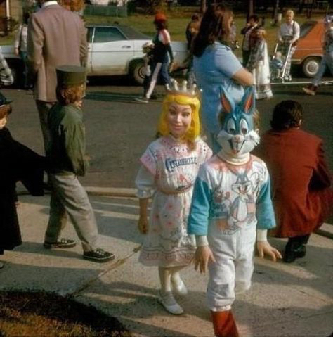 454b351fa6505fba6c7f53699b4543b9--halloween-apples-retro-halloween